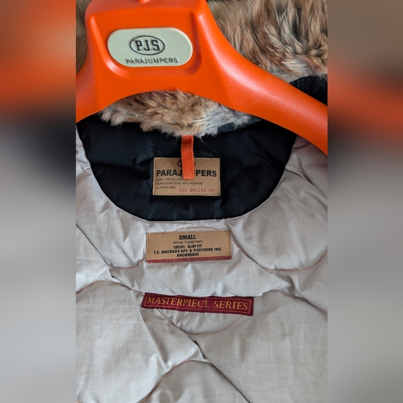 Parajumpers Beige Quilted Jacket with Fur Trim With Original Hanger - Picture 8 of 9